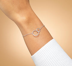 Mother and Daughter Interlocking Circles Necklace - A Symbol of Eternal Bond. Mother And Daughter Gift