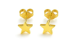 Close-up of Bijou Betty’s gold-plated stainless steel star stud earrings, 5.5mm, displayed on white background.