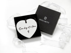 75mm ceramic heart keepsake with “one day at a time” quote in Bijou Betty tissue, ideal for sympathy gifts.