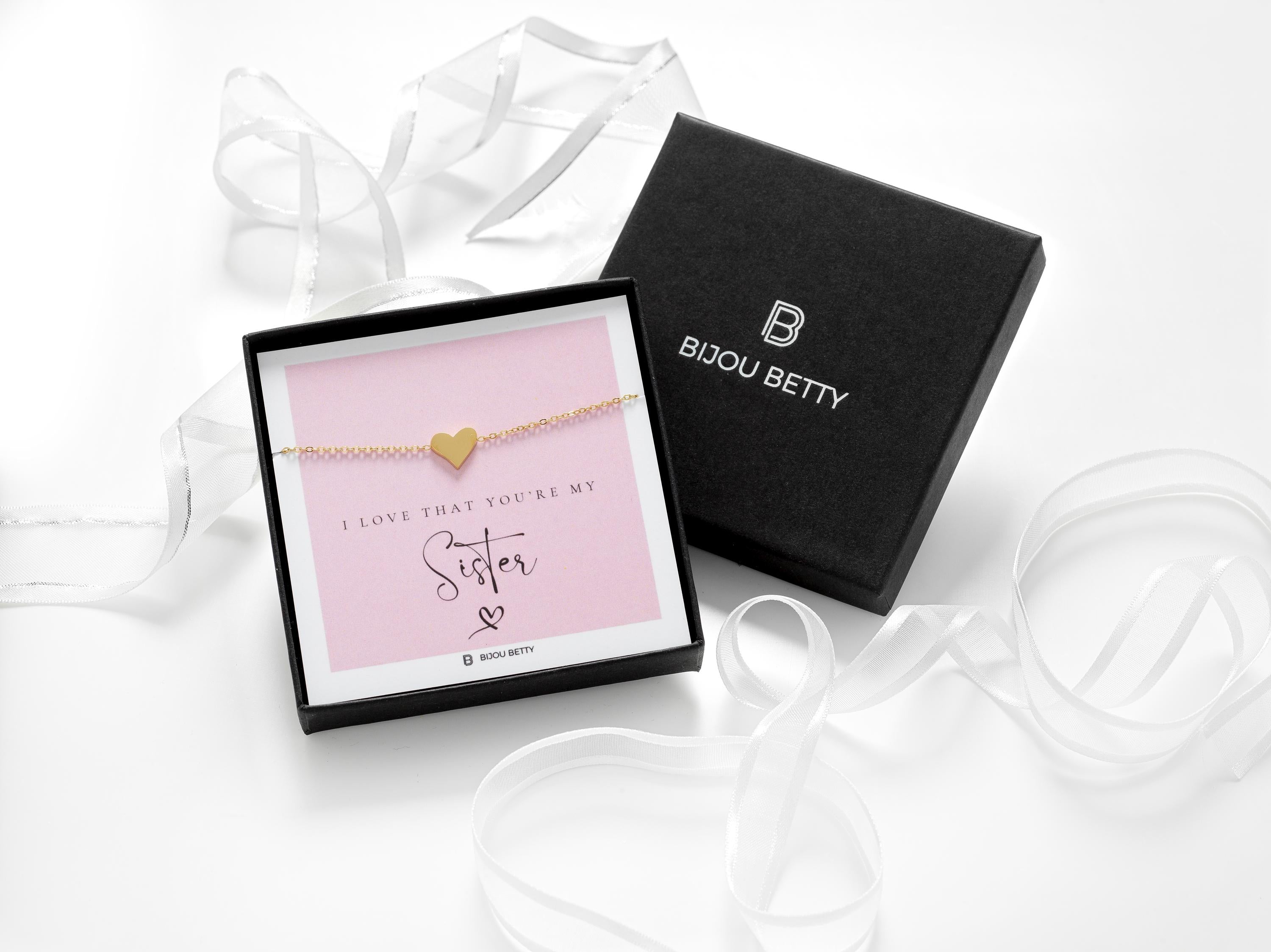 18k gold-plated 10mm heart bracelet in BijBiou Betty box with sister gift card, ideal for birthdays.