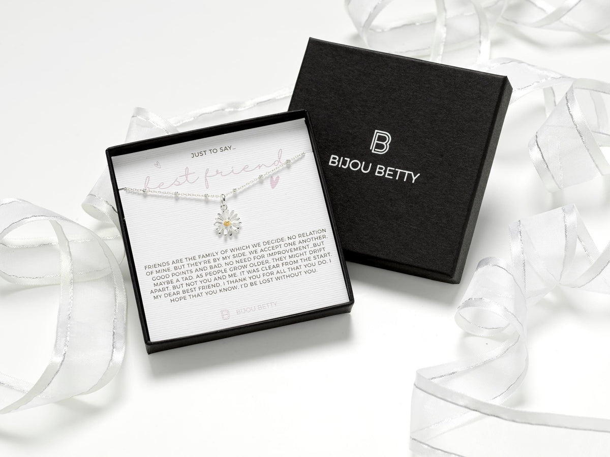 Sterling silver daisy necklace, perfect gift for best friend. Features delicate design symbolising friendship and joy. Includes gift box, bag, tissue, and card for a meaningful presentation.
