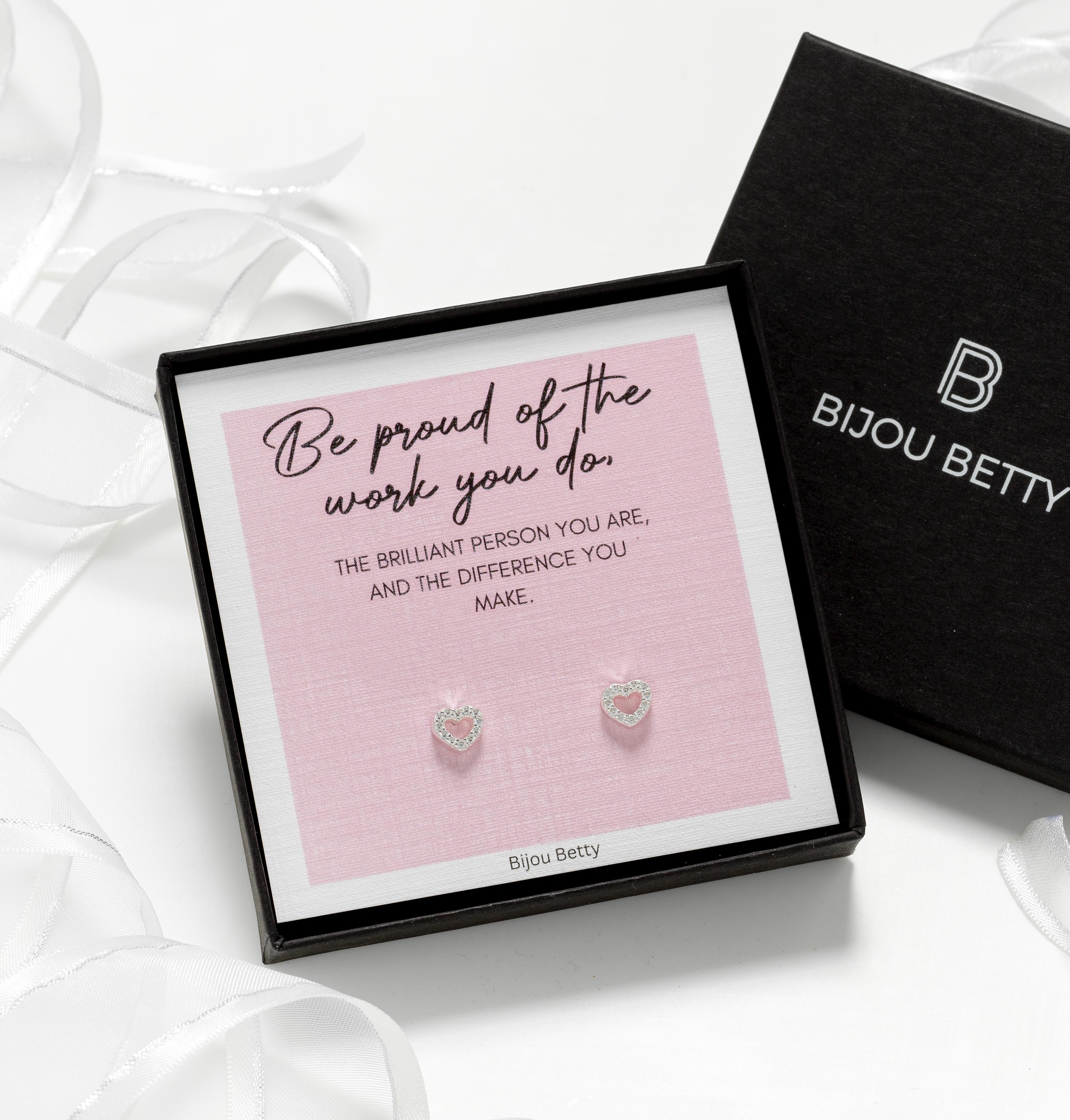 Close-up of 925 silver open-heart earrings with rose/gold options, perfect for promotion or graduation gifts.