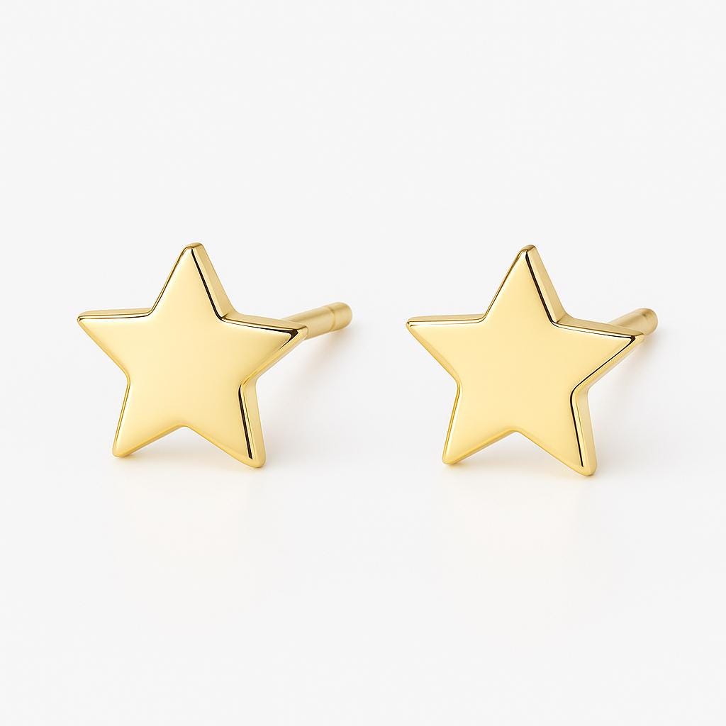 Close-up of 925 silver star earrings with gold-plated finish, perfect for Christmas gifts for sisters.